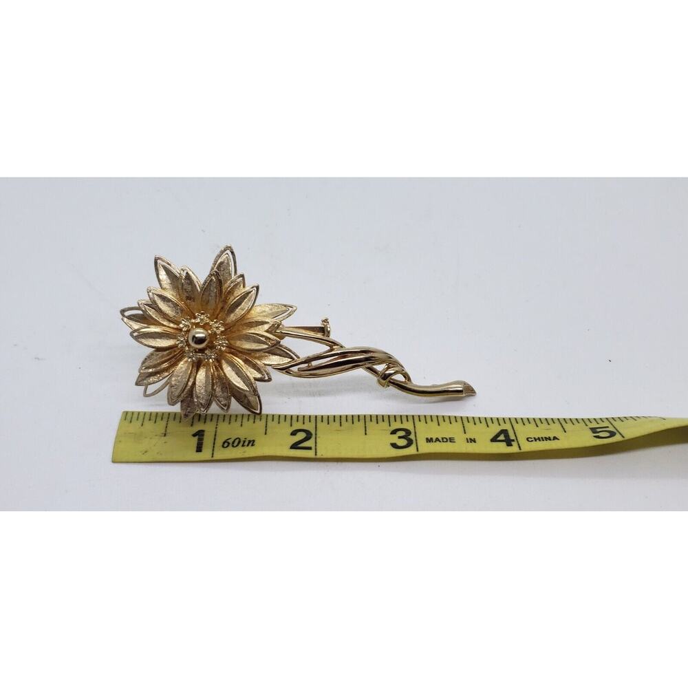 Vintage Coro Brooch Long Stem Flower 3D Gold Toned Daisy cutout Leaves Signed - Picture 8 of 11
